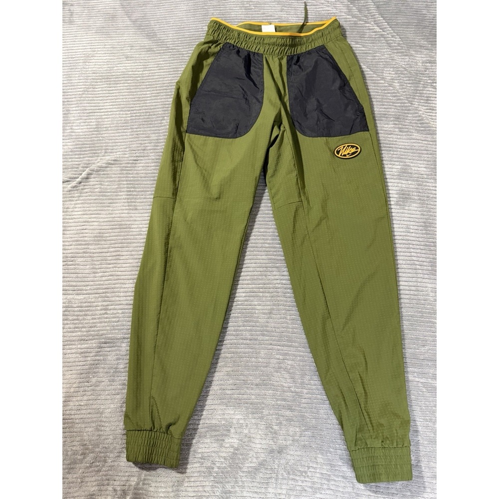 Men's Small olive green Nike NSW Clash Training Joggers featuring black pockets